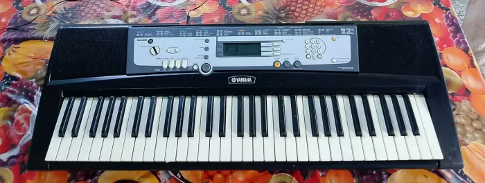 Teclado yamara psr E213