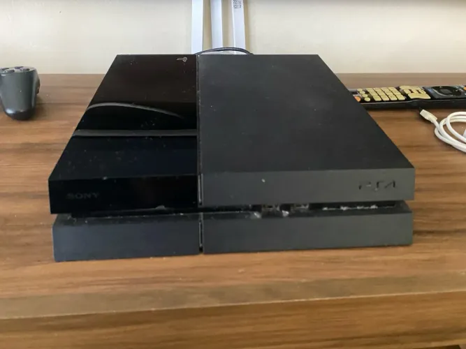 PS4 500 GB + 7 JOGOS ORIGINAIS + 2 CONTROLES ORIGINAIS
