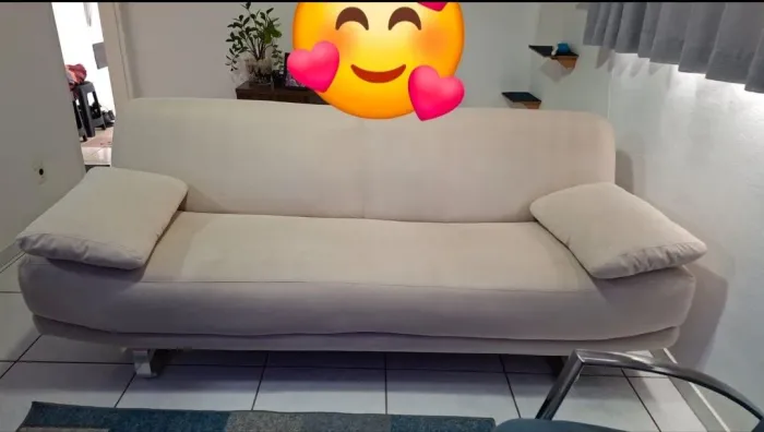 Sofa 3 lugares com pes cromados Top semi novo