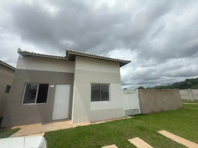 Casa 2/4Individual de esquina terreno maior para locação Condomínio Origem do Sol