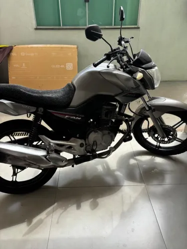 Venda de moto em ótimo estado de conservação 