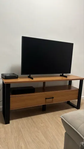 Rack para TV - Estilo Industrial em Madeira - ótimo estado de conservação