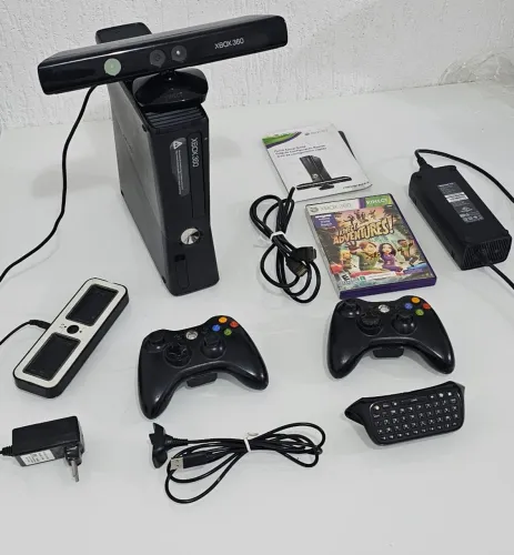 Xbox 360 Slim 250GB (Defeito na Bandeja) + 2 Controles e Acessórios 