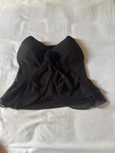 Top preto tecido delicado