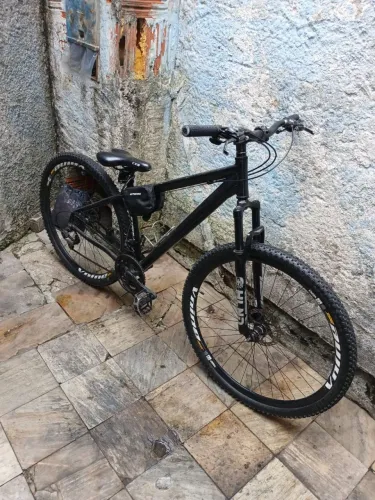 Vende-se bicicleta aro 29 freio a disco revisada recente mente 