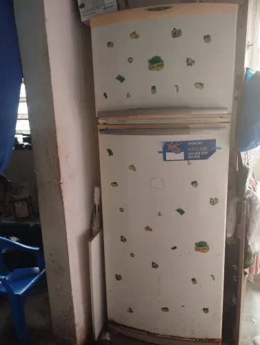 Geladeira, não ta gelando porem liga