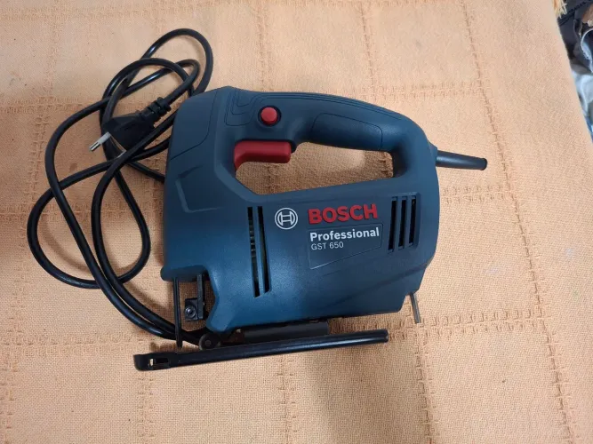 Serra tico tico bosch Gst 650...450w...220v...aceito cartão de crédito e pix