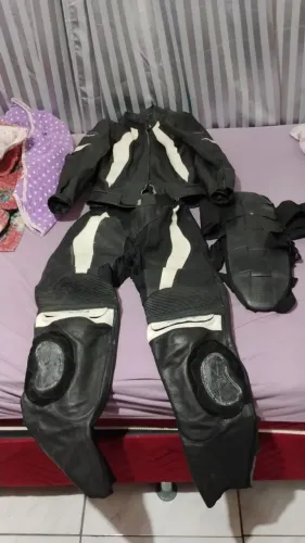 Roupa de motoqueiro de couro