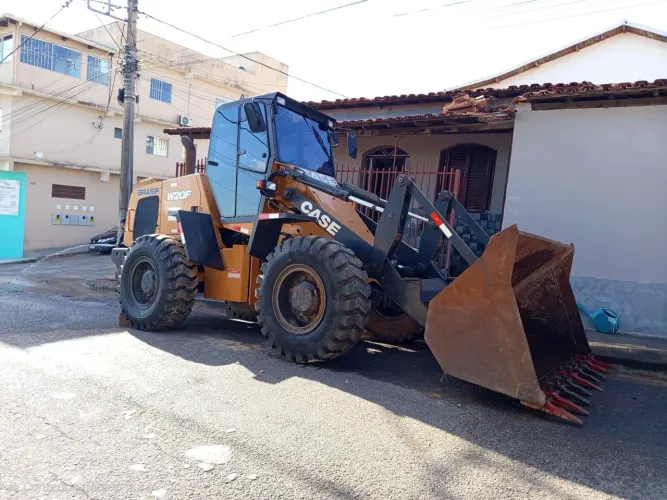 PÁ CARREGADEIRA W20F 