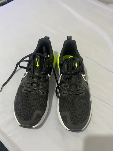 Nike Legend React 2 - Tamanho BR 42