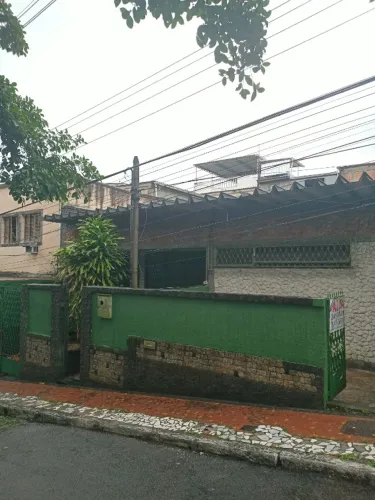 CASA  DE 3 QUARTOS EM MARECHAL HERMES NA RUA MARÍLIA.