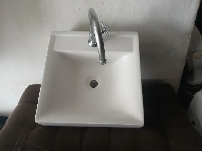 Lavatório em louça valor 150 em ótimo estado