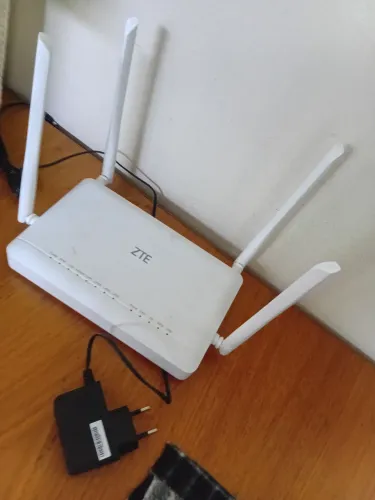 Roteador Wi-Fi 6 ZTE ZXHN F6600P (Quase Novo)