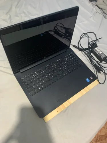 Notebook Dell Inspiron 15 Core i7 | Touchscreen | 8GB RAM | Placa Dedicada Radeon