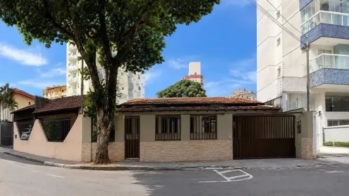 Alugo casa