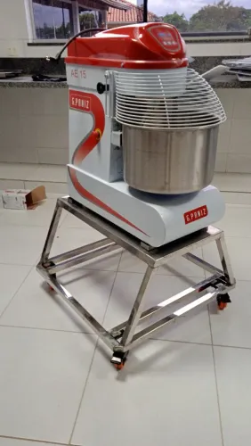 Cavalete, base, para máquinas industriais.