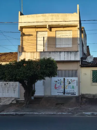 Casa em Estância, bairro Alagoas, 4 quartos sendo três suítes, garagem ampla.