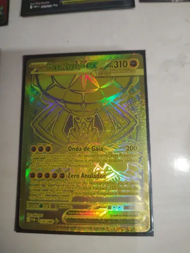 Carta pokémon dourada nova e com película protetora