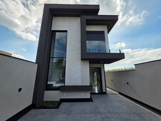 Casa à Venda em Construção, 3 Suites 2 vagas Piscina Parcelamento da entrada Portais (Polv