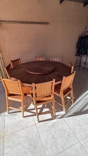 Mesa de madeira com giratória 