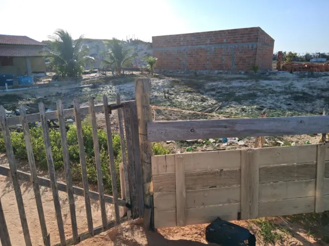 TERRENO À VENDA PRÓXIMO À PRAIA - PEITO DE MOÇA