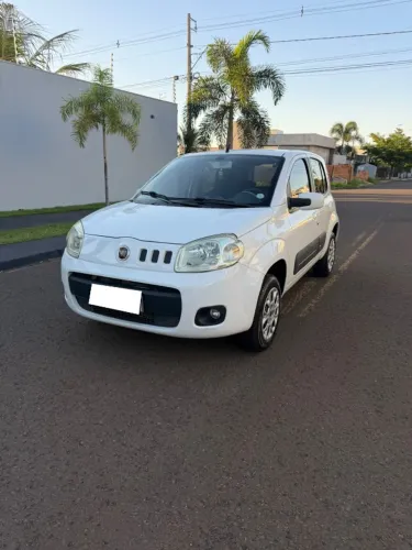 Fiat Uno Attractive 1.4 EVO Fire Flex 8V 4P 2011