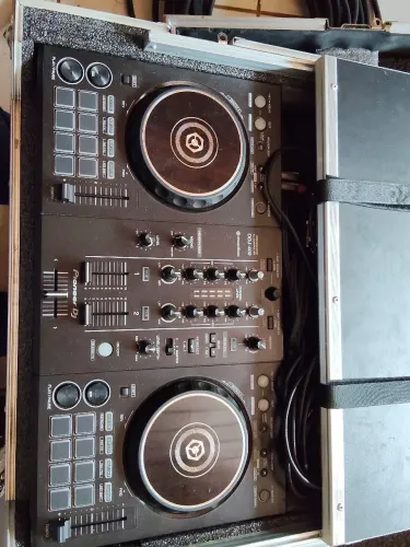 Controladora, mesa para DJ no case