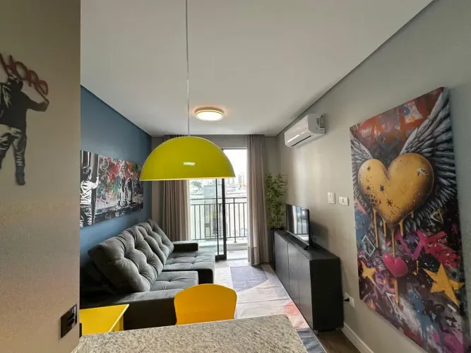 Apartamento de 1 dormitório em condomínio clube na Av Visconde de Guarapuava - Centro - Cu