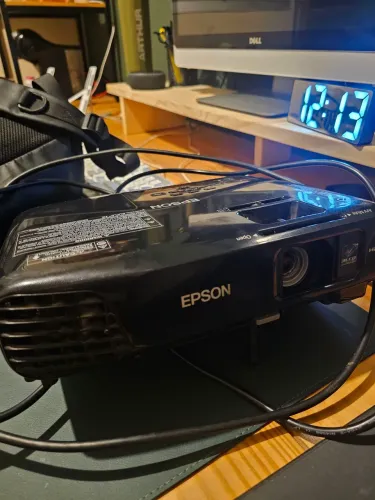 Projetor Epson PowerLite S18+ HDMI | Apenas 401h de uso | Imagem Excelente