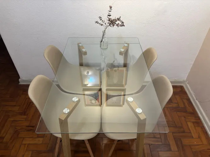 Cadeia Eames Seminova