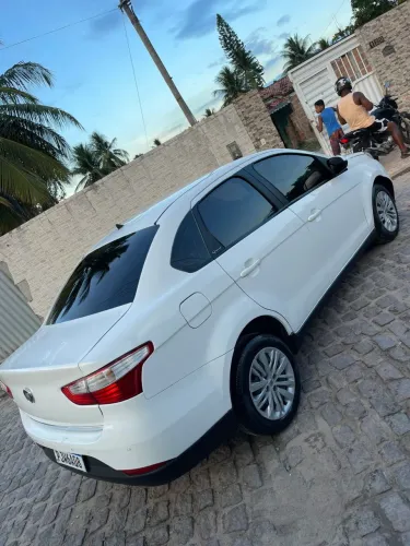 Fiat Grand Siena Essence Dual. 1.6 Flex 16V 2016
