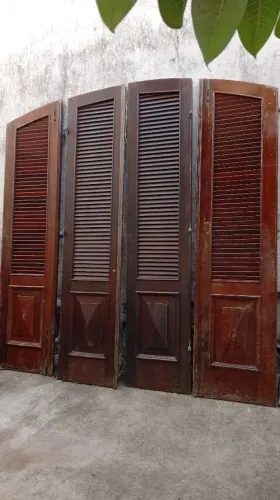 Porta gigante maciça de ipê 48 cm cada por 2,20 de altura. Quando montada são 2 metros 