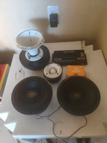 Acessórios pra som automotivo $ 1400 reais