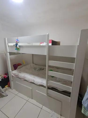 Vendo Beliche 100% MDF , com Dois colchões solteirão
