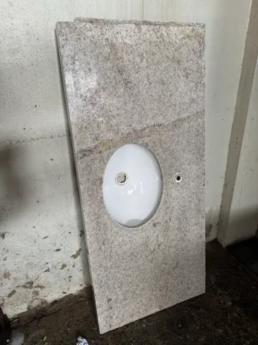 Bancada de mármore branco Itaúna com Cuba