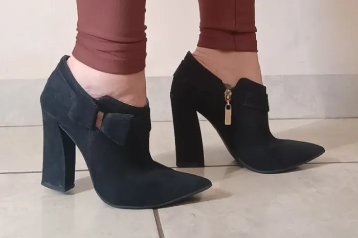 Sapato camurça preto (Século XXX)