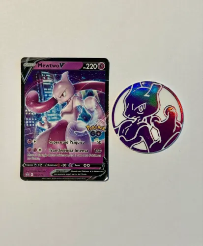 Carta Pokémon MEWTWO V com moeda