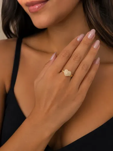 Anel de ouro com pedra brilhante 