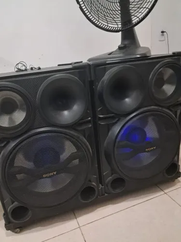 Dois caixa de som Sony sh2000