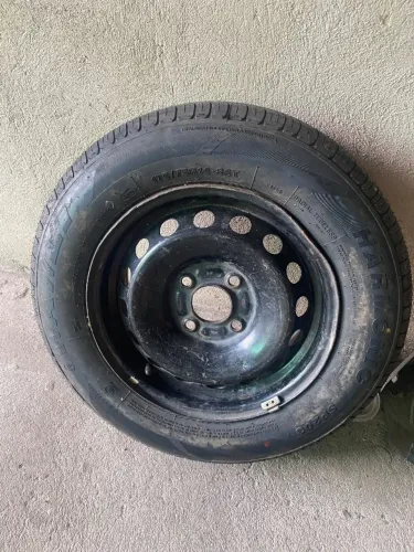 PNEU ARO 14 - 175/75 COM RODA DE FERRO EXCELENTE ESTADO