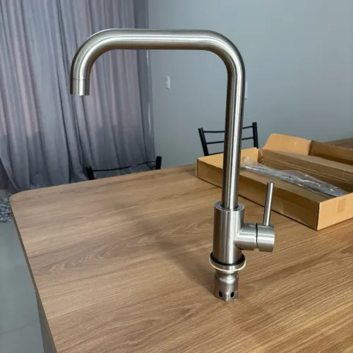 Torneira Inox para Cozinha Monocomando, acabamento escovado.