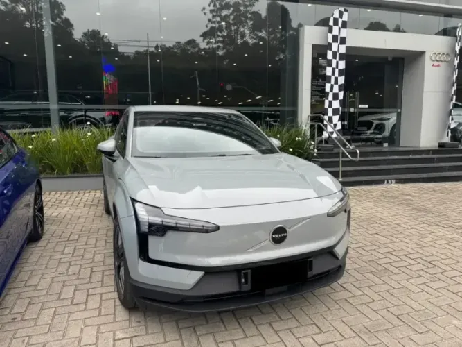 Volvo EX30 E60 Core (elétrico) 2025