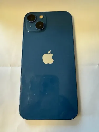 iPhone 13, 128 GB, acompanha carregador original