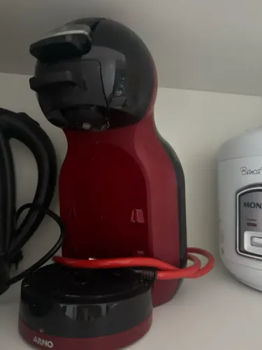 Máquina dolce gusto vermelha