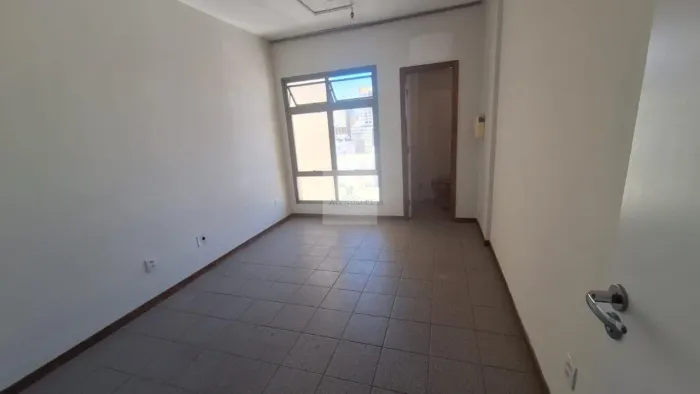 Sala comercial de alto padrão para locação no Centro de BH: 2 salas, 2 banheiros, 61,32 m²