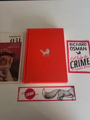 Livro O Clube do Crime das Quintas-feiras + revista, card e marcador
