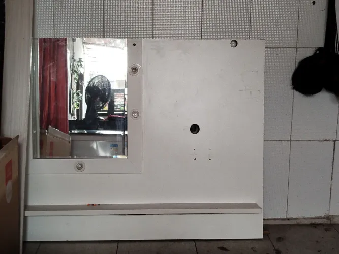 Painel com espelho para quarto 