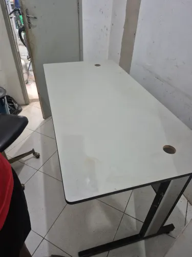 VENDO OU TROCO MESA DE ESCRITÓRIO ACEITO CARTÃO