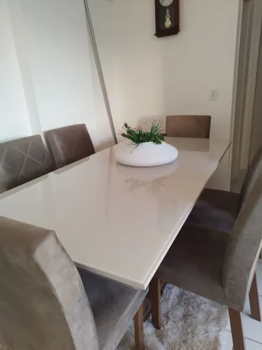 Mesa nova 4 meses de uso motivo da venda ficou grande no AP.