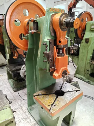 Prensa Excêntrica Jundiai 40 Ton. Trif 220/380 / -- 90087 Nc Verde 220/380 V
